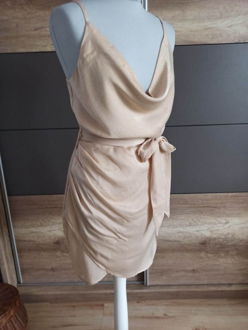 Elegancka beżowa sukienka mini r. 40