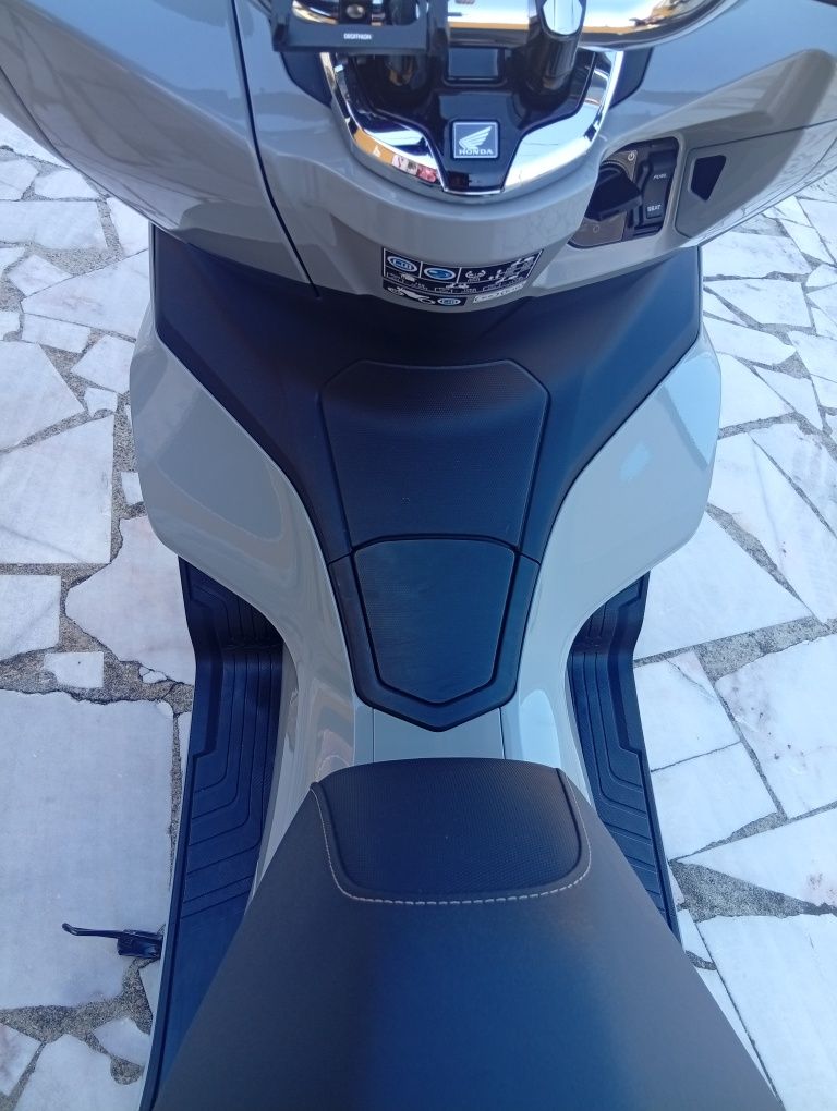 PCX 125 de 2023 com garantia