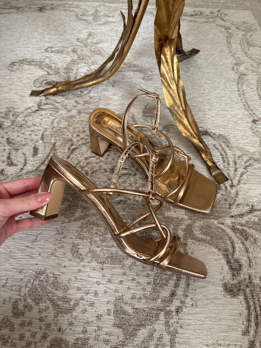 Primark różowe miedziane złote sandałki na obcasie paseczki obcas rose