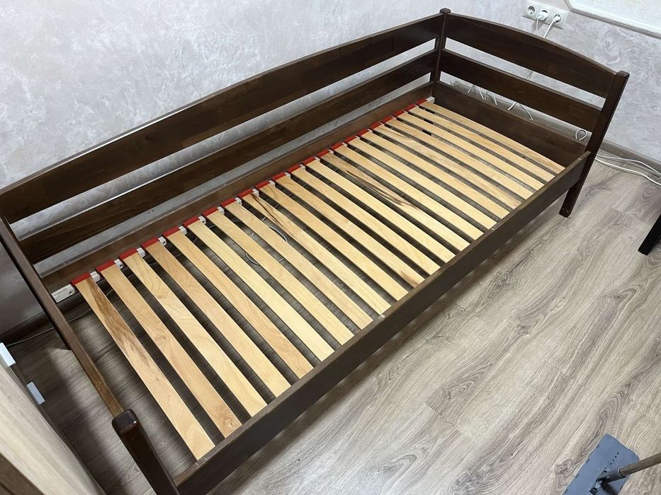 Продам односпальне ліжко .Ціна 5500 грн