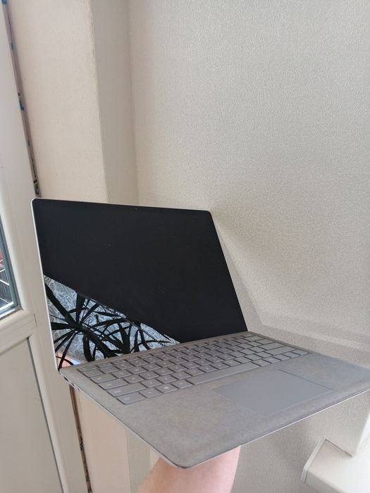 Surface laptop 2 i5 7300u 13.5" , 8gb/64gb