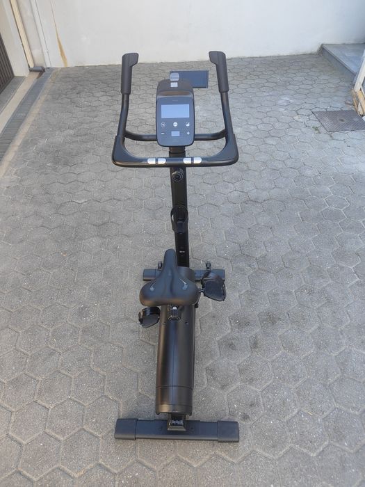 Bicicleta estática que permite aceder na app do telemóvel