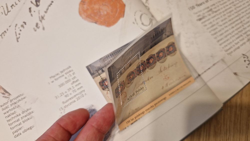 Księga znaczków 2010.