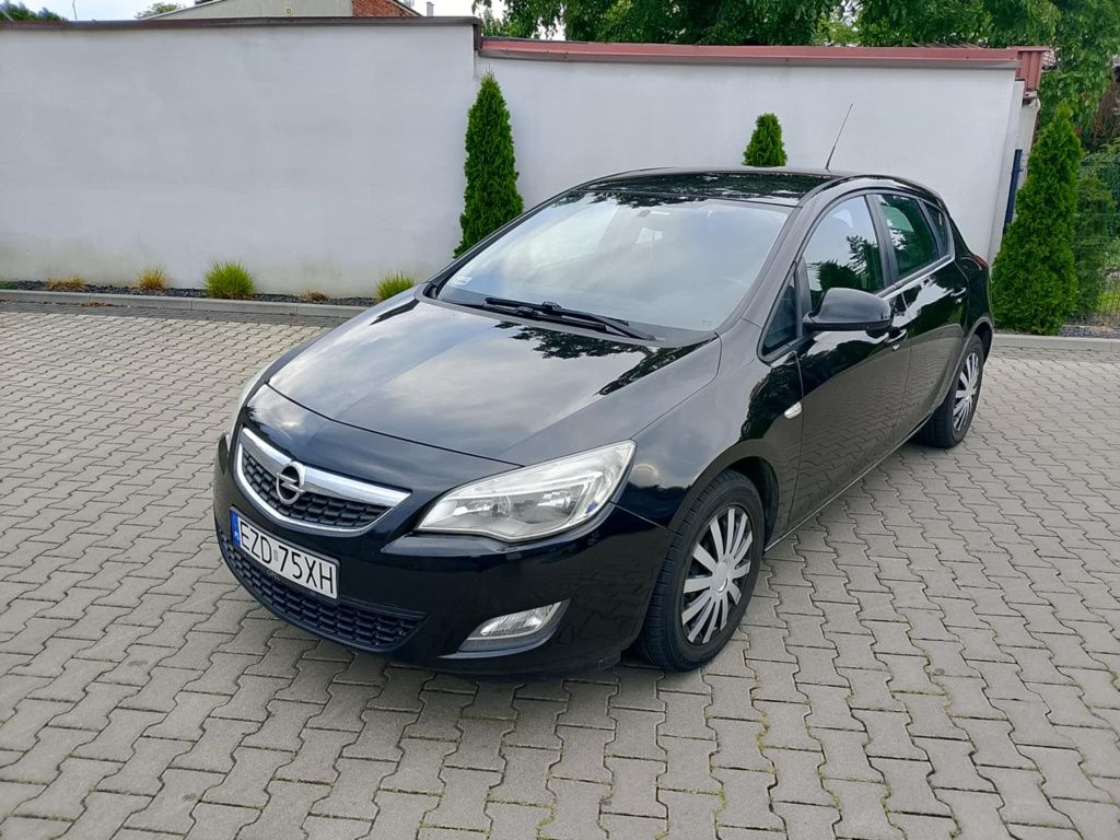 Opel Astra J 1.7 diesel 2010r 5-drzwiowa