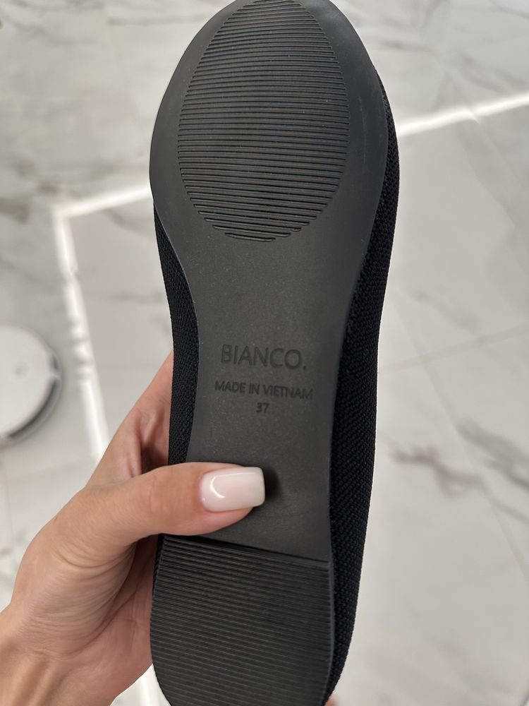 Продам нові балетки BIANCO чорного кольору 37 р