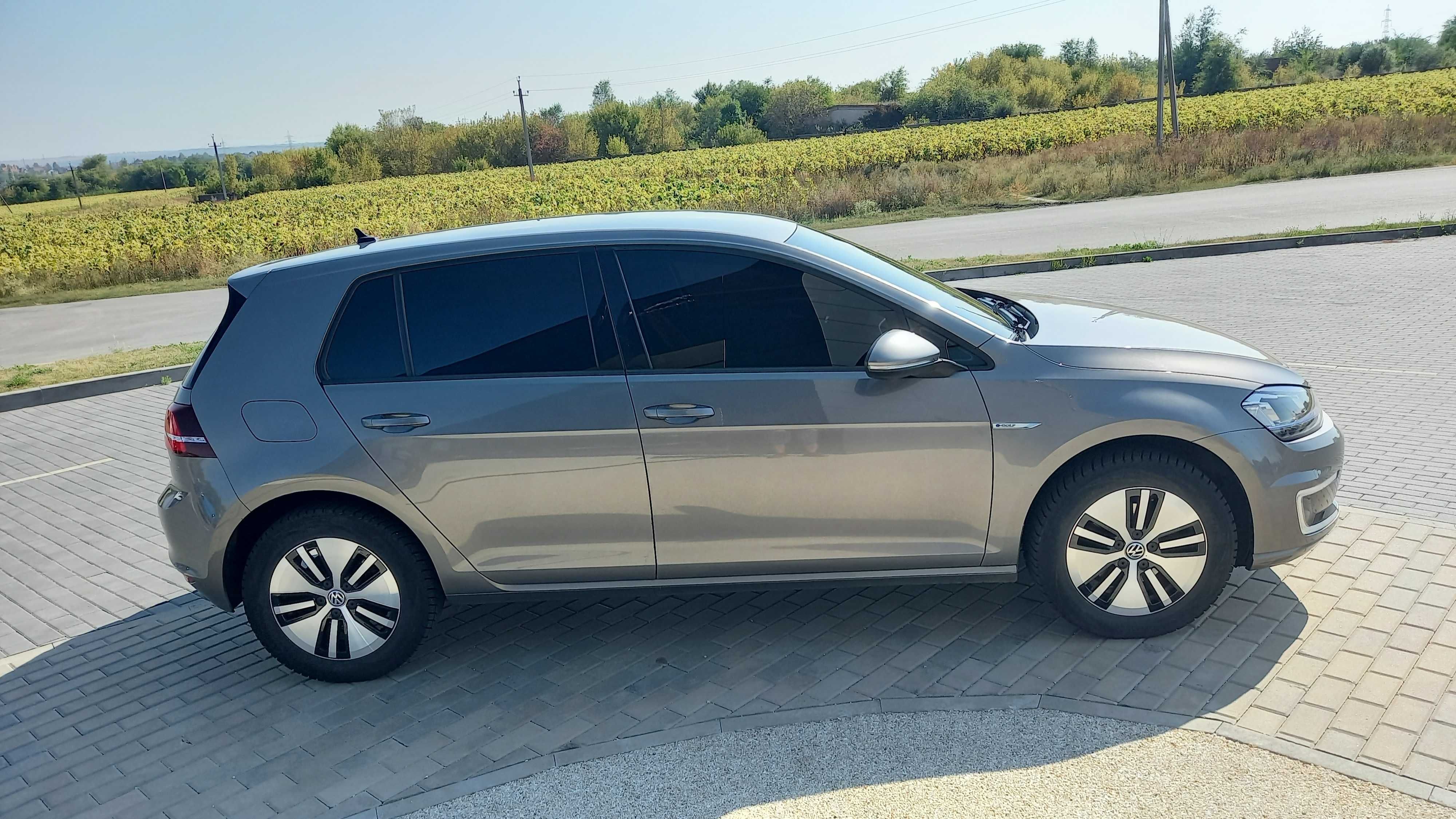 Volkswagen e-Golf 2015