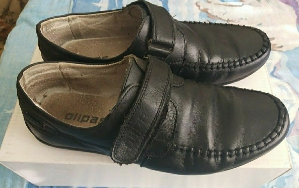 Продам кожаные туфли мокасины на мальчика