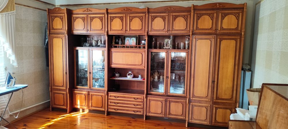 Стінка,сервант терміново