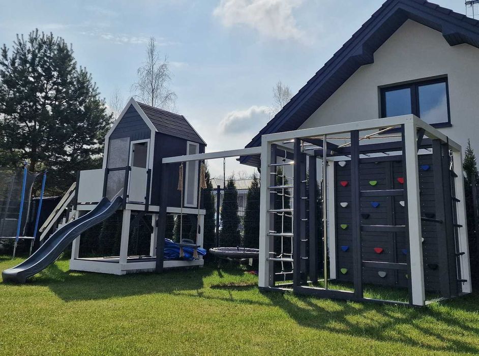 Plac zabaw - mała stodoła z małpim gajem