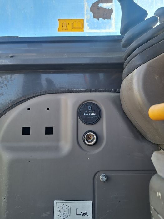 Mini giratória case cx36B 3800 kilos de 2008