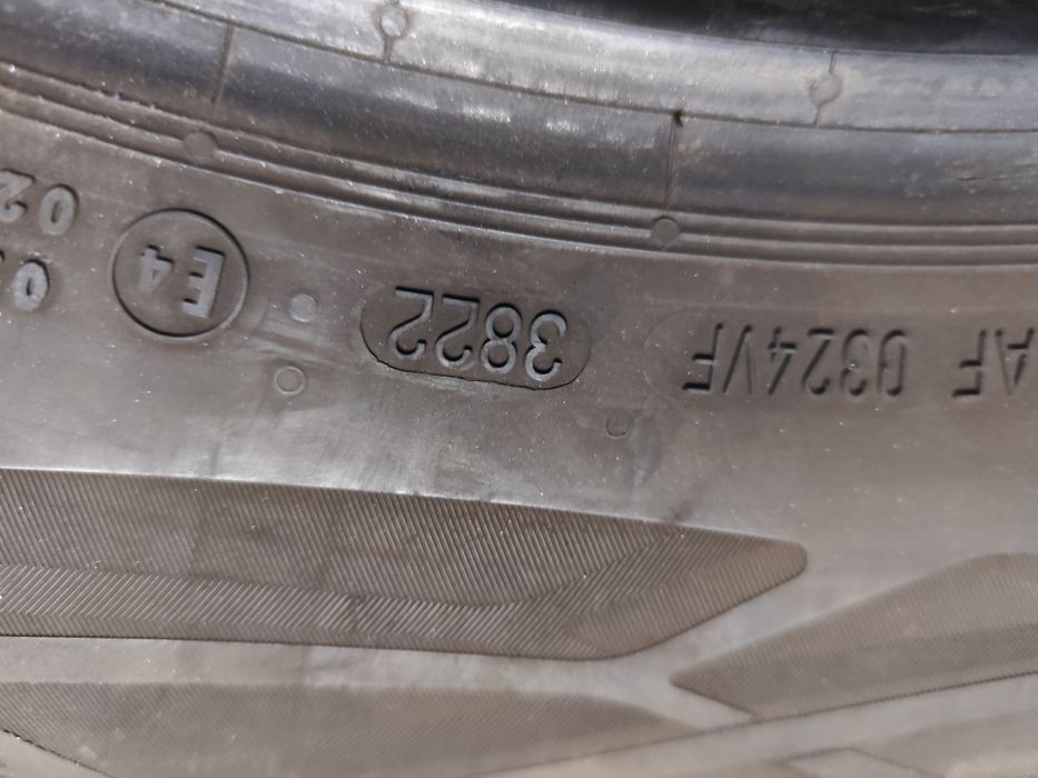 Pneus 215/65r17 Continental EC6 75 % piso