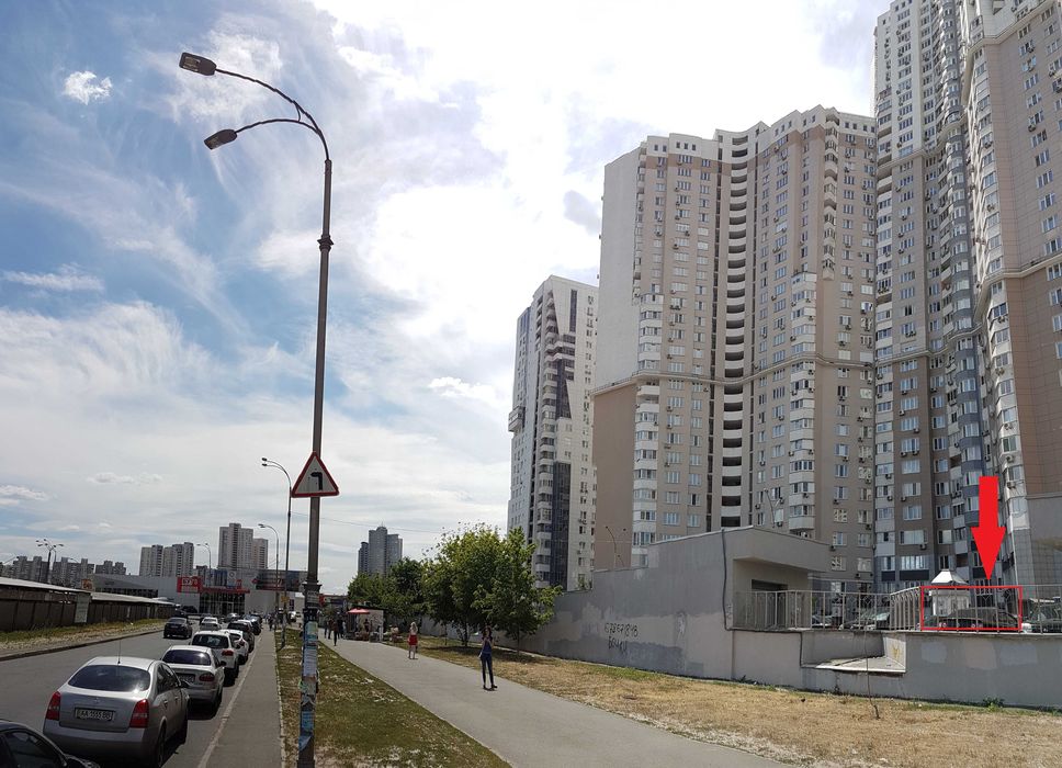 Срібнокільска 1, 54м.кв., 1 поверх фасад оренда. Власник