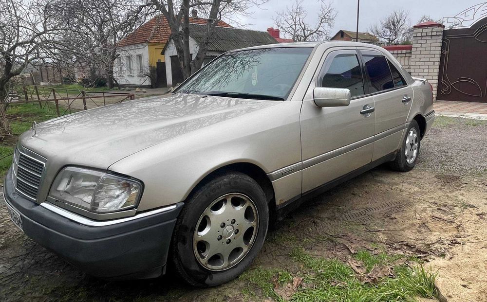 Мерседес w202 c180