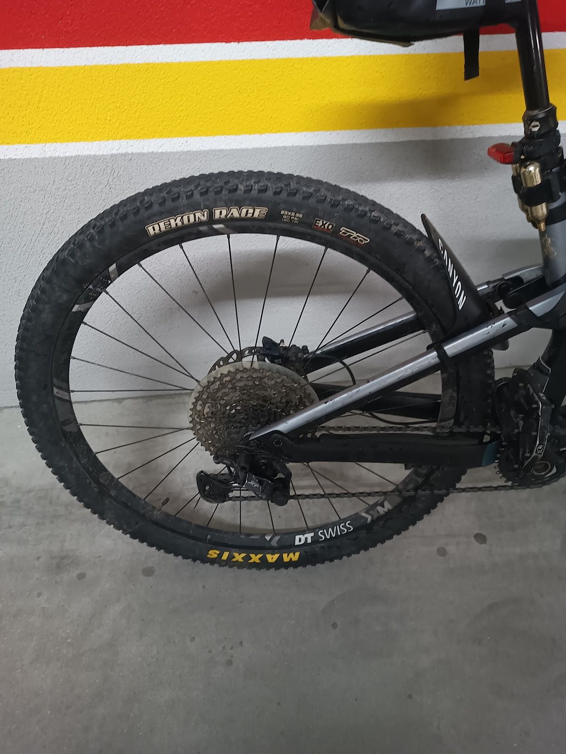 BTT suspensão total - Quadro Carbono Cannyon CF9