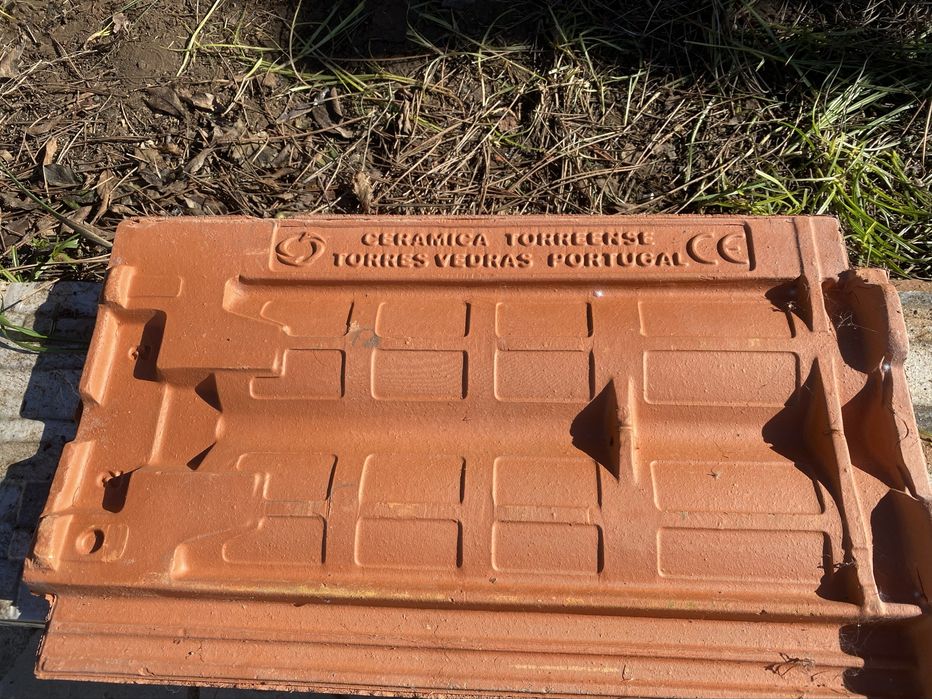 Telha marselha usada cerâmica Torrense 25m2 (325 telhas)