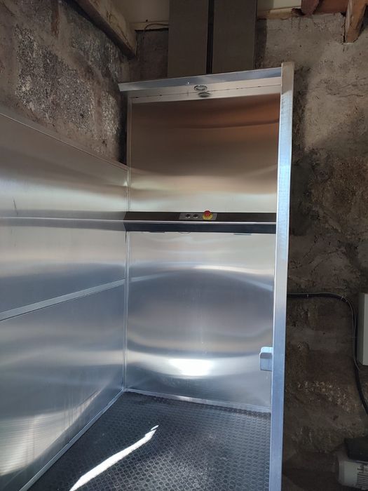 Elevador, Porta Cargas