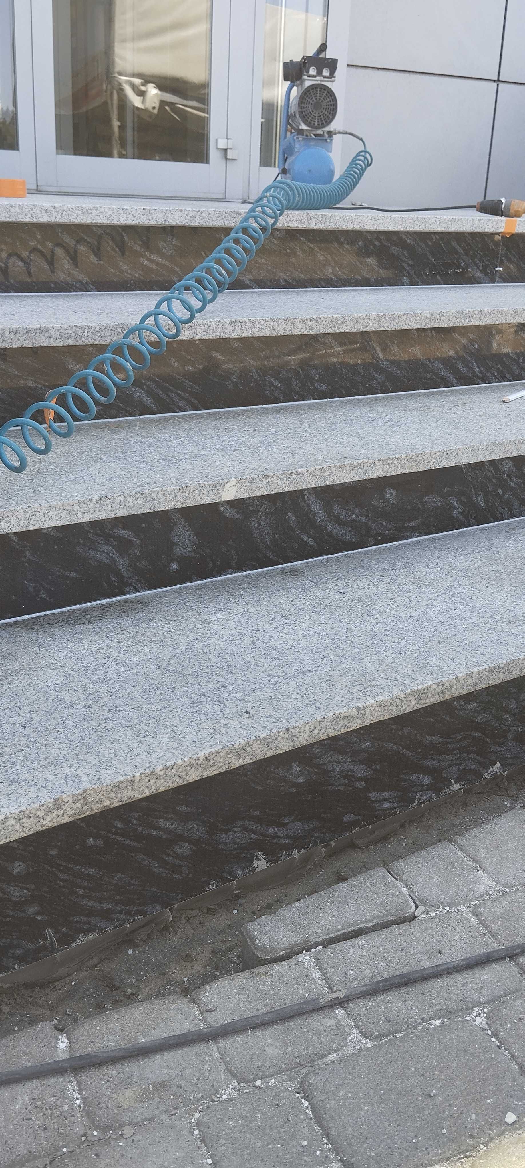 Zewnętrzne antypoślizgowe schody balkony  granitowe na wymiar