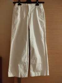 Białe spodnie dziewczęce z szerokimi nogawkami