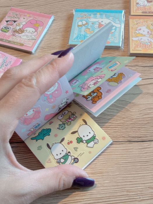 Książeczka naklejki sanrio