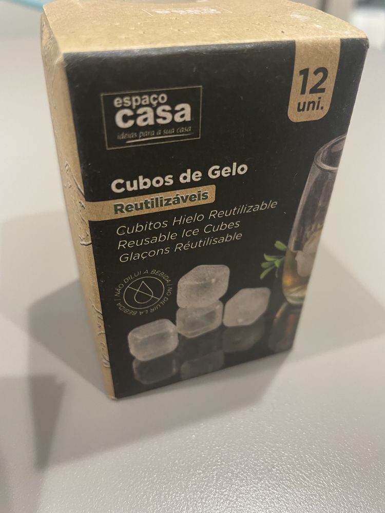 NOVO! Cubos de gelo com água dentro!