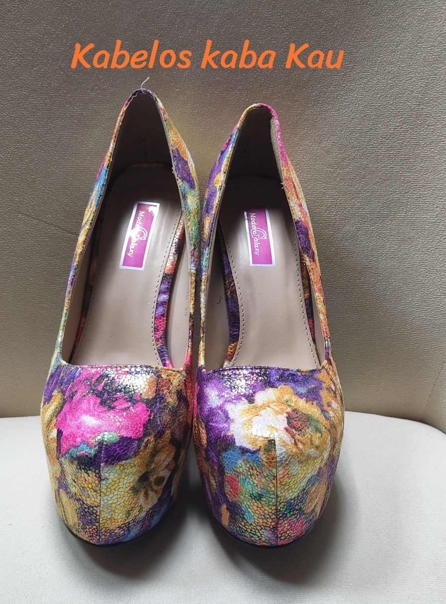 Sapatos altos de qualidade