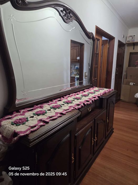 Vendo aparador com espelho