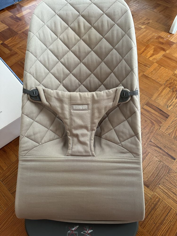 Espreguiçadeira bebé babybjorn como nova