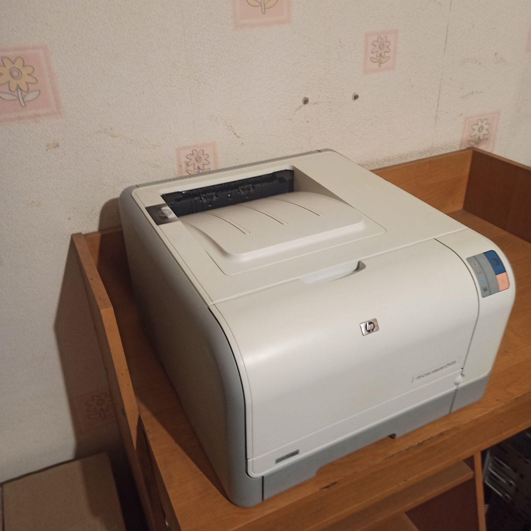 Цветной лазерный принтер, практически новый!
