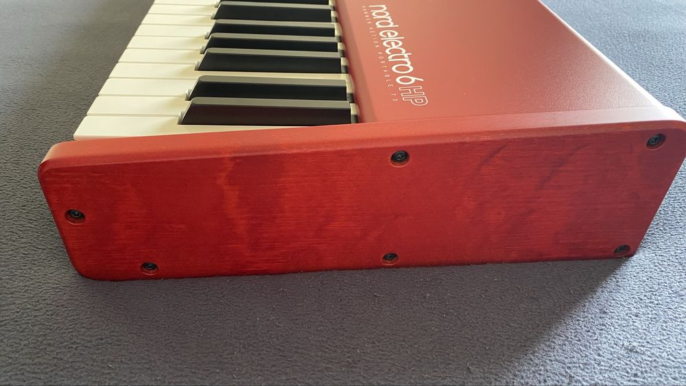 Nord Electro 6HP 73 + Case