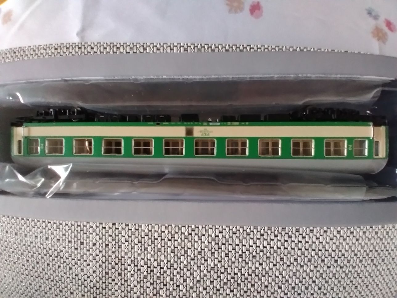 Wagon osobowy 2 klasa typ Bdnu, Y/B 70  PKP  TT
