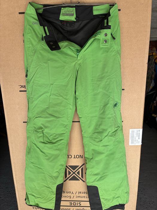 Лыжные штаны и куртки