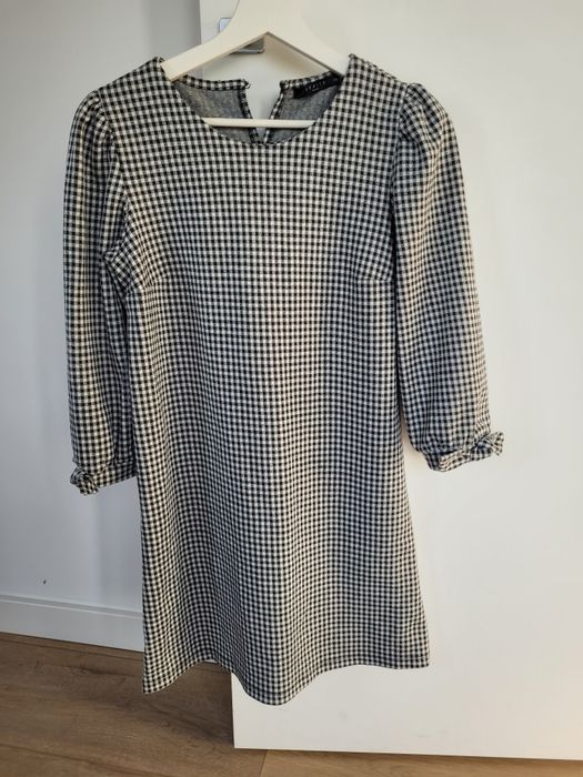 Sukienka w czarną pepitkę Mohito xxs