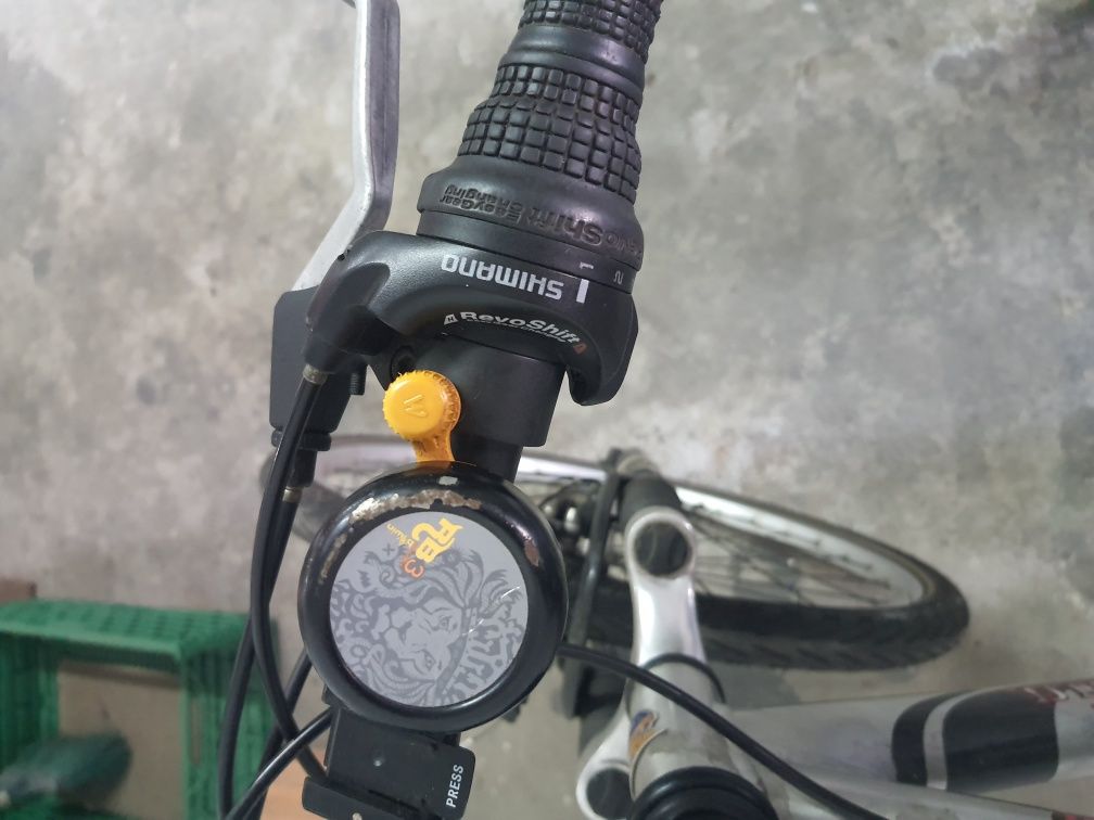 Bicicletas antigas novas