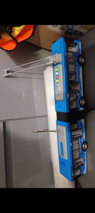 Trolejbus Autobus przegubowy 1:16 z napędem światło dźwięk 48 cm