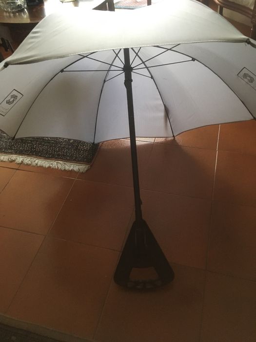 Bengala dobrável com assento e parasol.