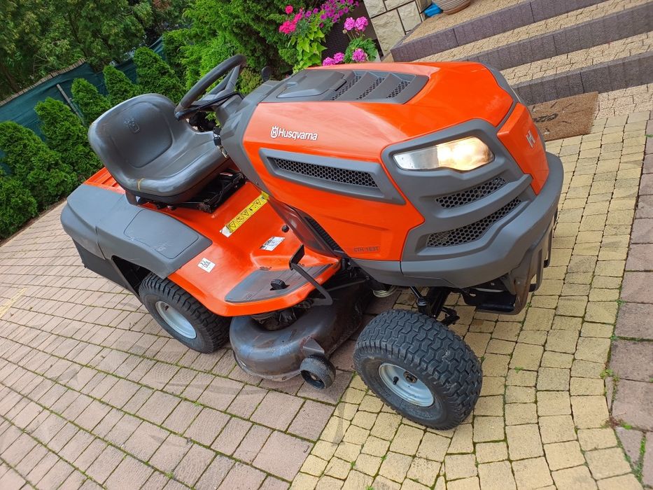 Kosiarka Traktorek Husqvarna V-Twin 16kM Kawasaki napęd hydrosta Pług