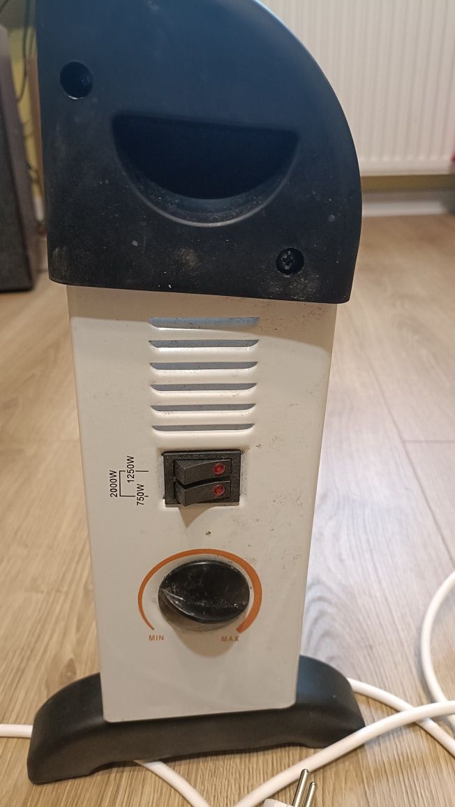 Grzejnik konwektorowy elektryczny CH2000bs 2000W