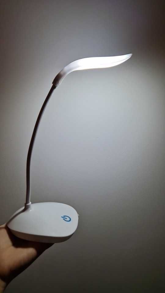 Лампа настольная светодиодная аккумуляторная с сенсорным управлен