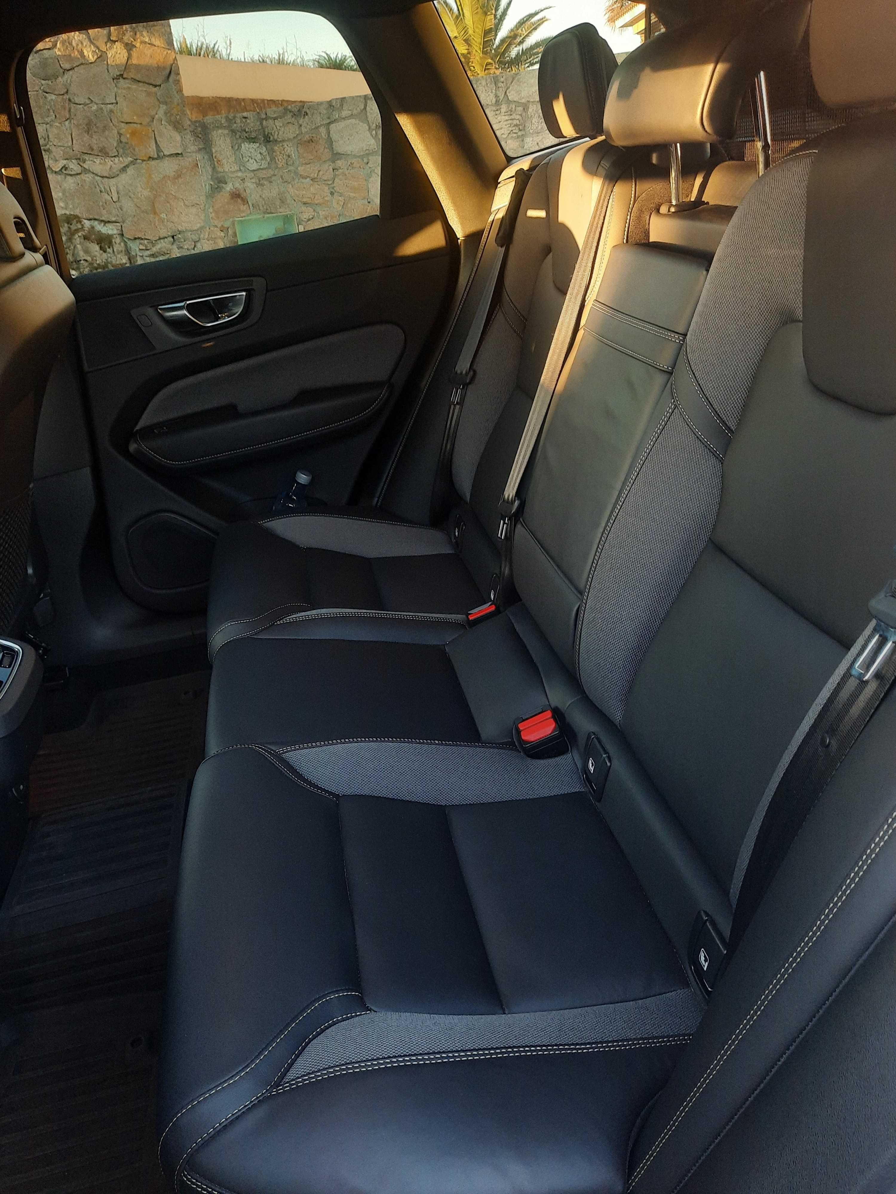 Volvo XC60 2.0 B5 R-Design AWD