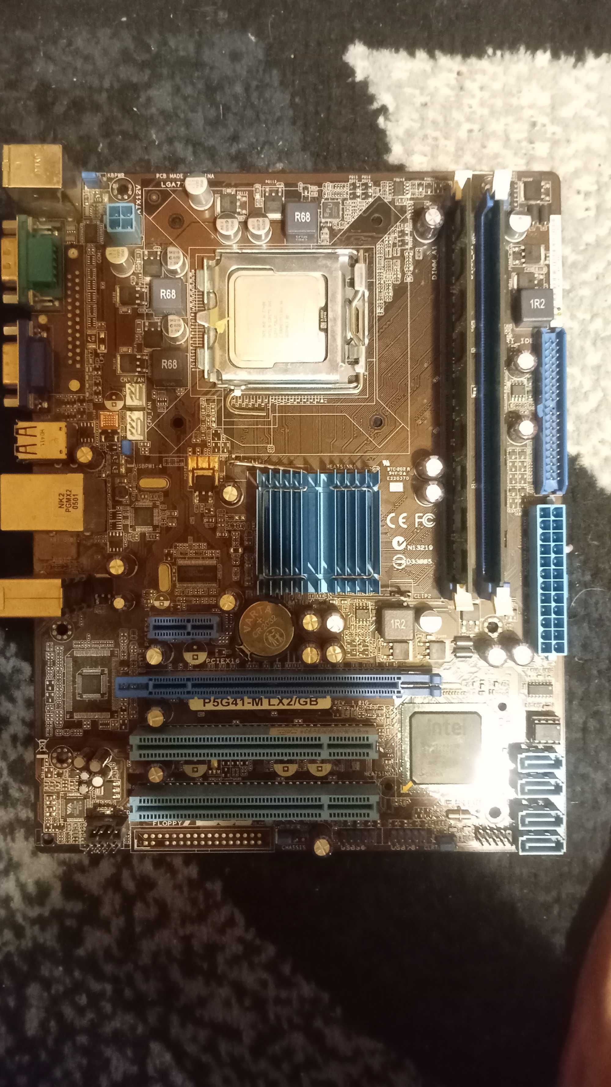 Продам комплект материнскую плату lga775 процессор интел е7400 3gbddr3