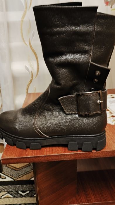 Продам новые зимние сапоги