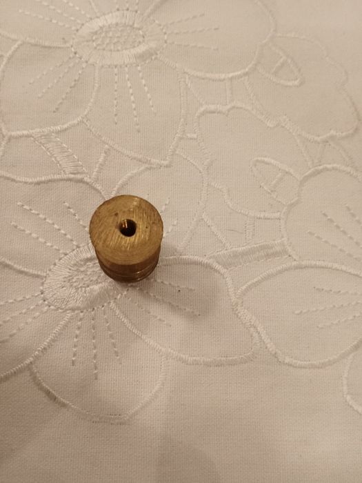 Uchwyty mosiężne do szuflady szafki stare.Lata PRL.