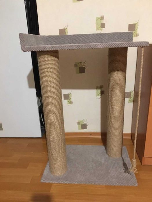 Кігтеточка для котів з широкими стовпчиками