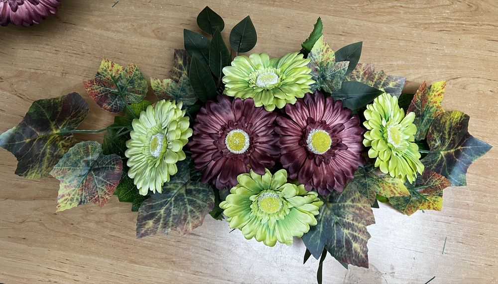 Komplet nagrobny kwiaty gerbery kompozycja pomnik cmentarz wazon