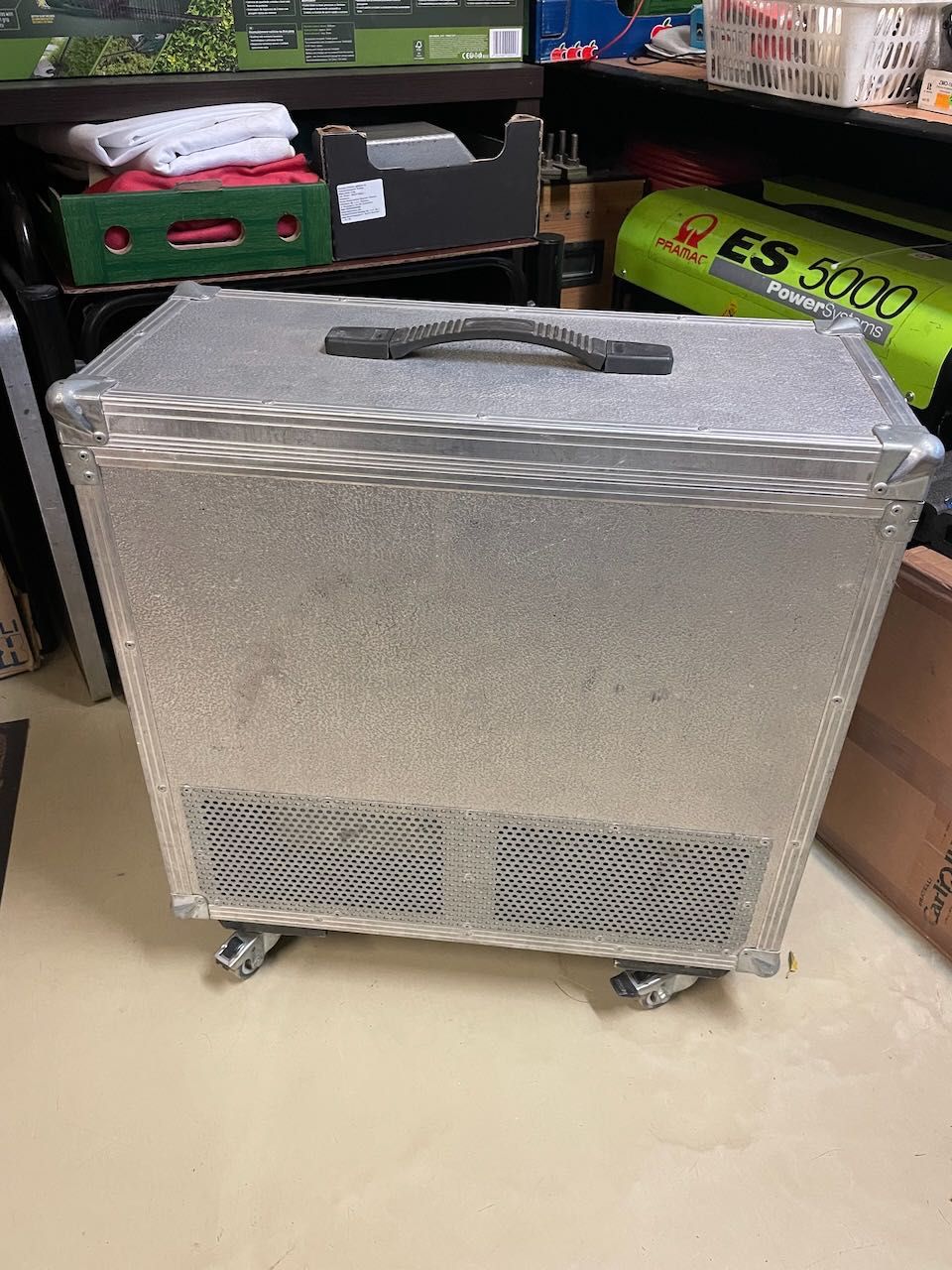 Kalibrator prądu i napięcia Calmet Calibrator C-200.