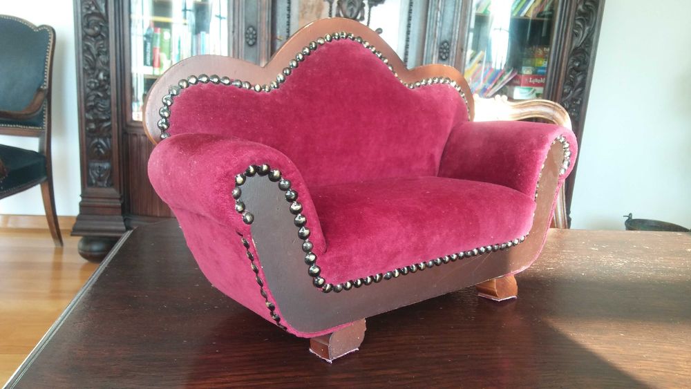 Sofa Biedermeier dla lalek.
