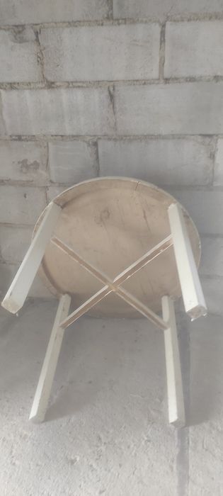 Stary stół kuchenny okrągły