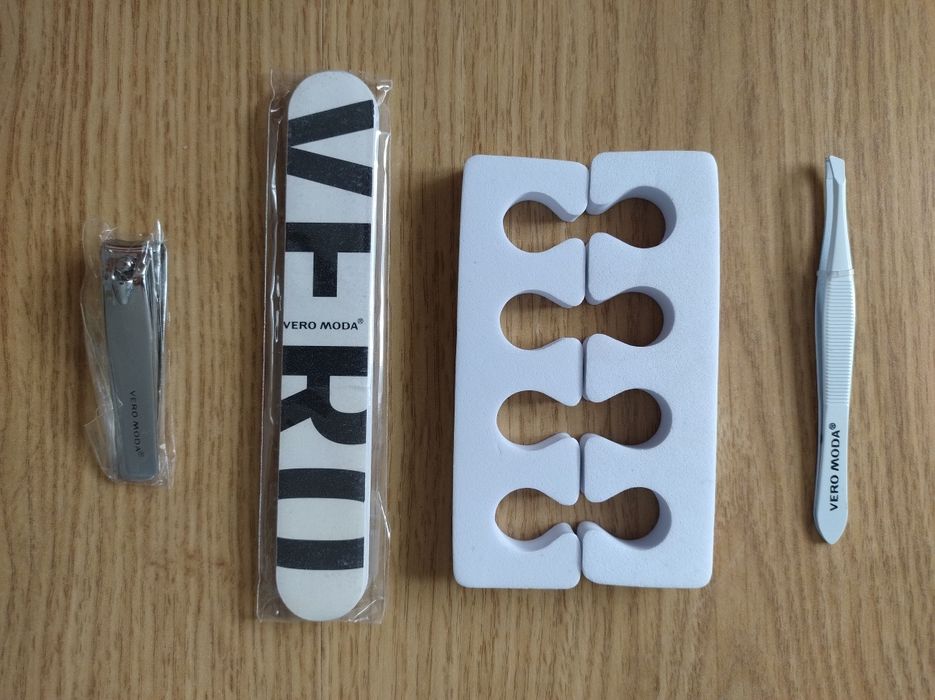 Zestaw Vero Moda: cążki do paznokci, pilnik, pęseta, separatory do ped
