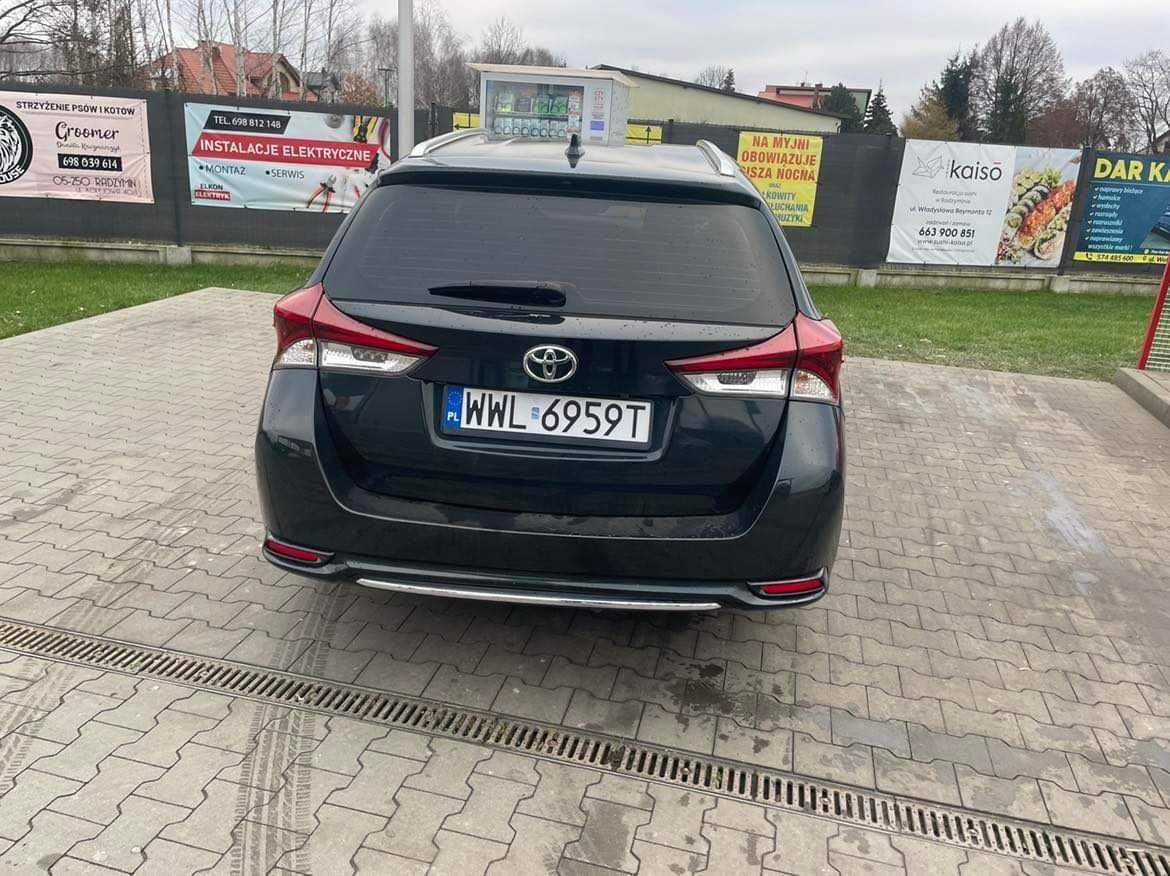 Toyota Auris Benzyna