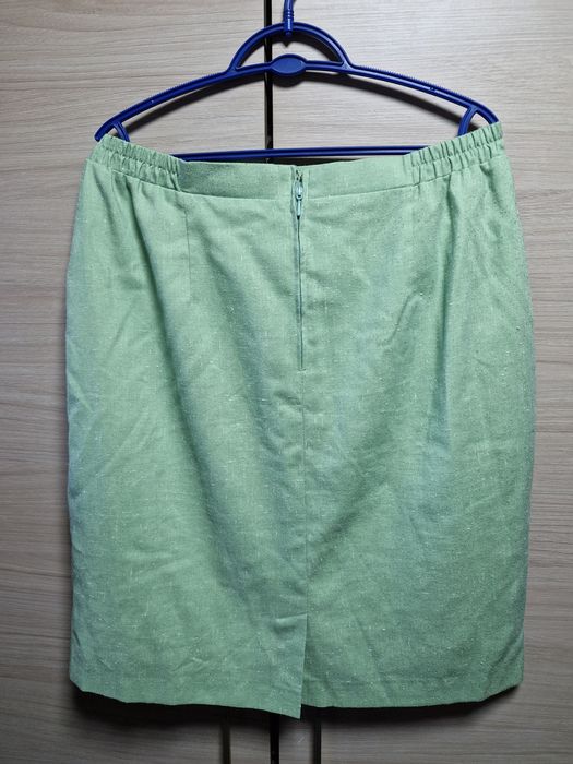 Elegancka zielona spódnica damska z podszewka 46
